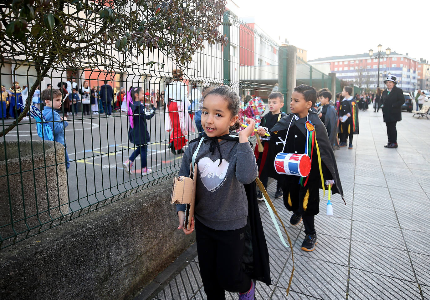 Fotos: El carnaval más colorido en los colegios asturianos