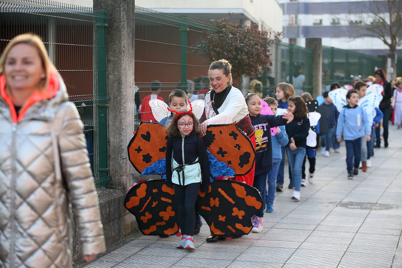 Fotos: El carnaval más colorido en los colegios asturianos