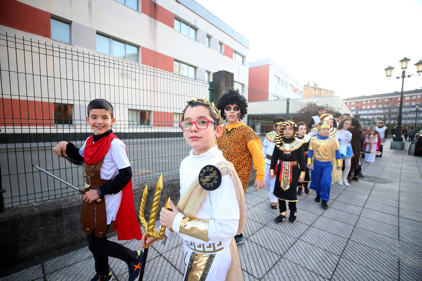 Fotos: El carnaval más colorido en los colegios asturianos