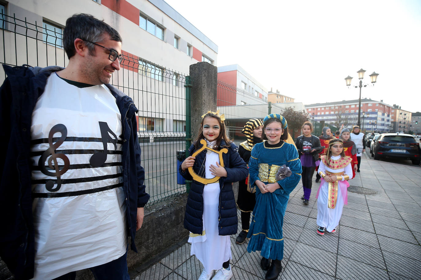 Fotos: El carnaval más colorido en los colegios asturianos