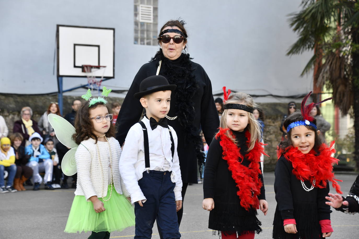 Fotos: El carnaval más colorido en los colegios asturianos