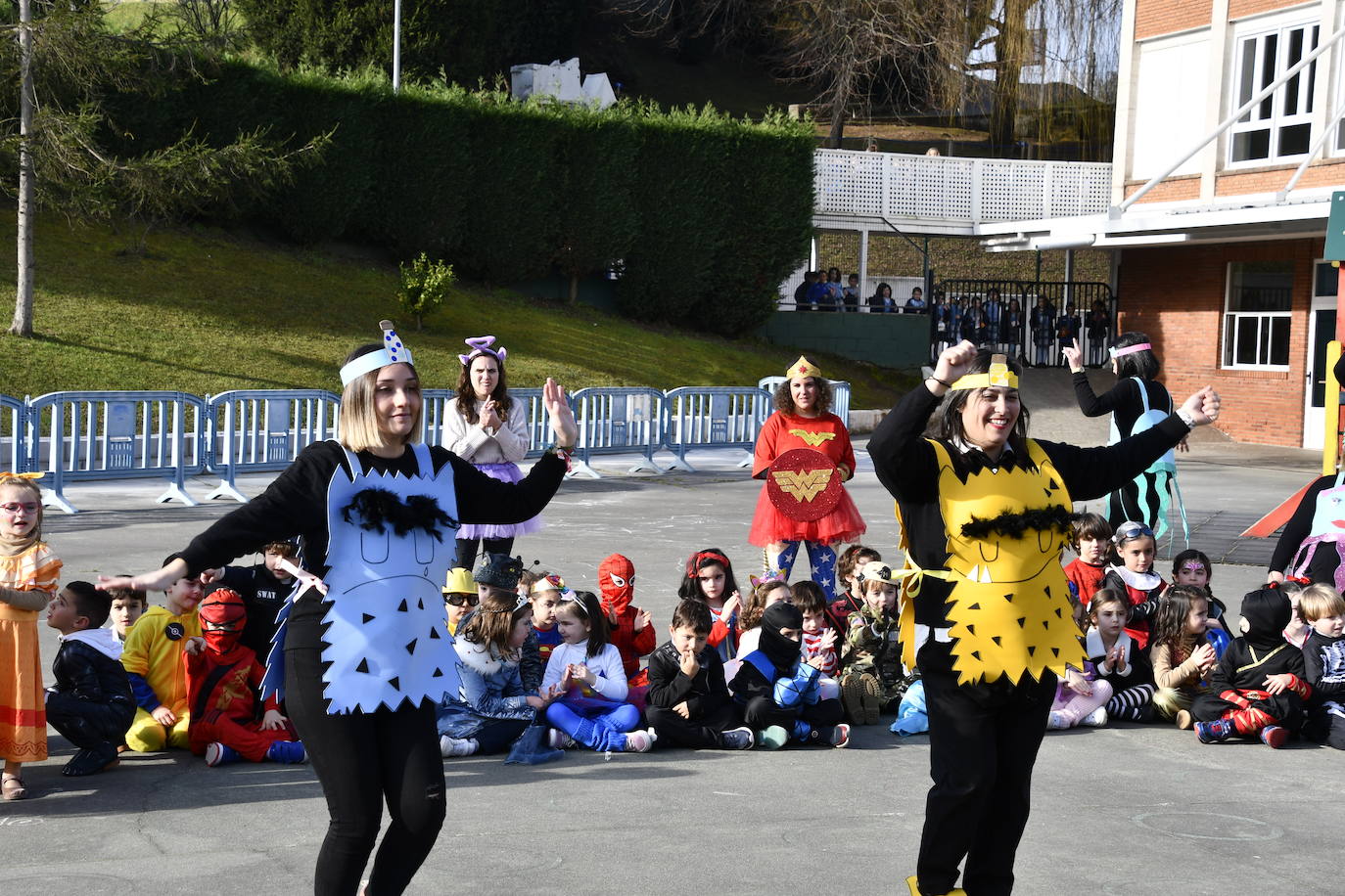 Fotos: El carnaval más colorido en los colegios asturianos