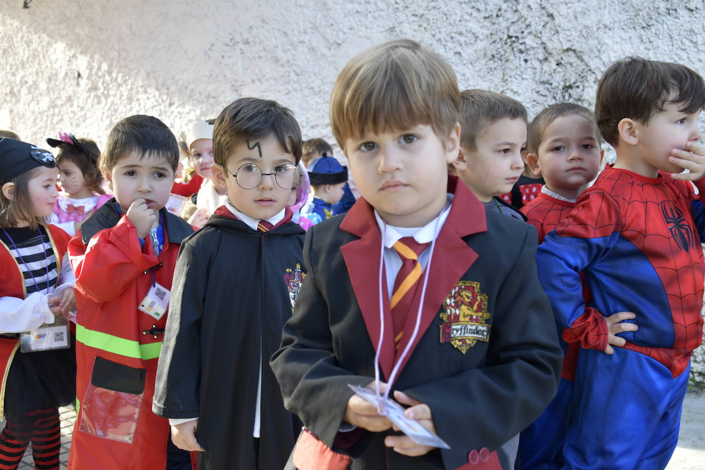 Fotos: El carnaval más colorido en los colegios asturianos