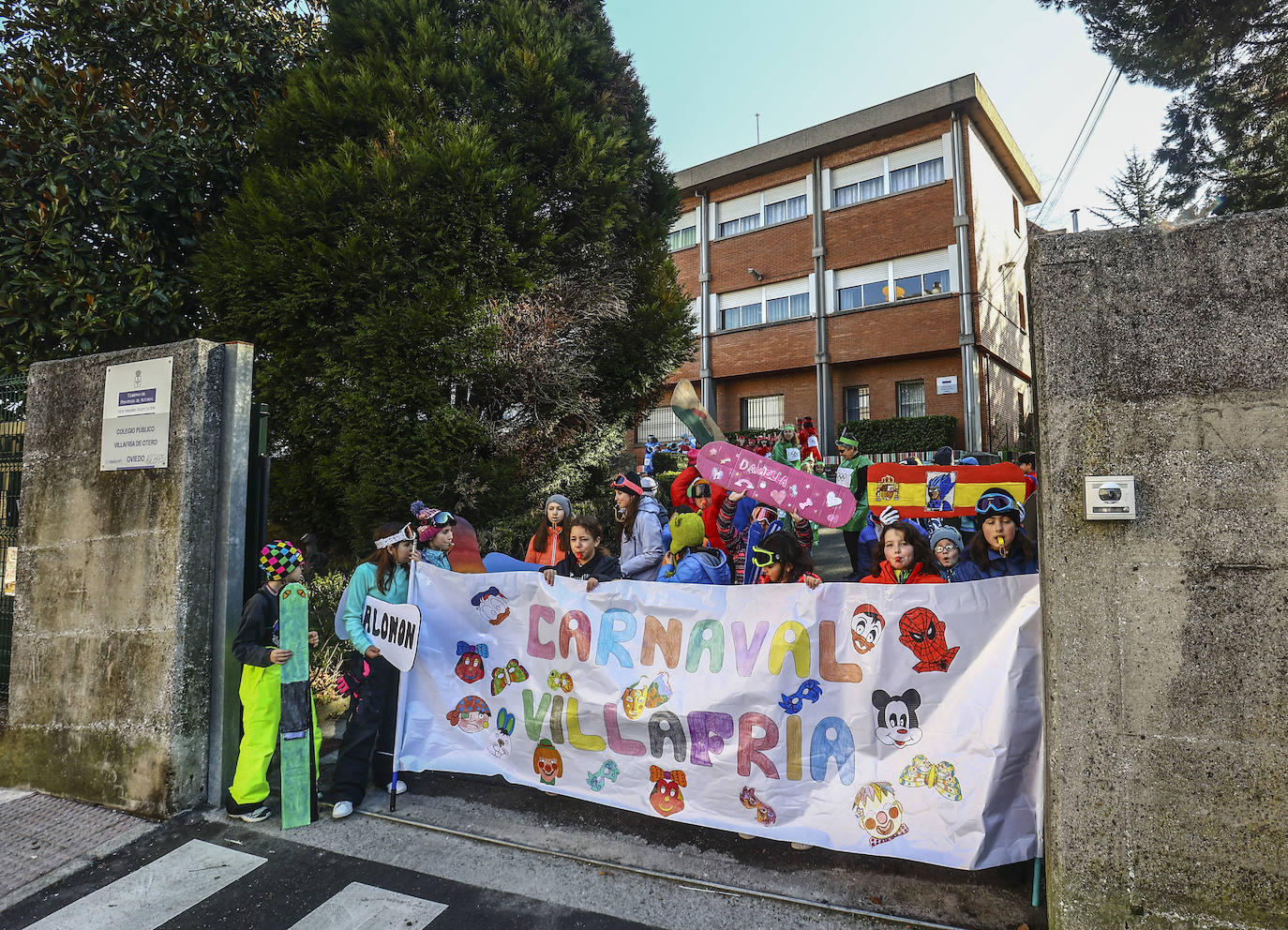 Fotos: El carnaval más colorido en los colegios asturianos