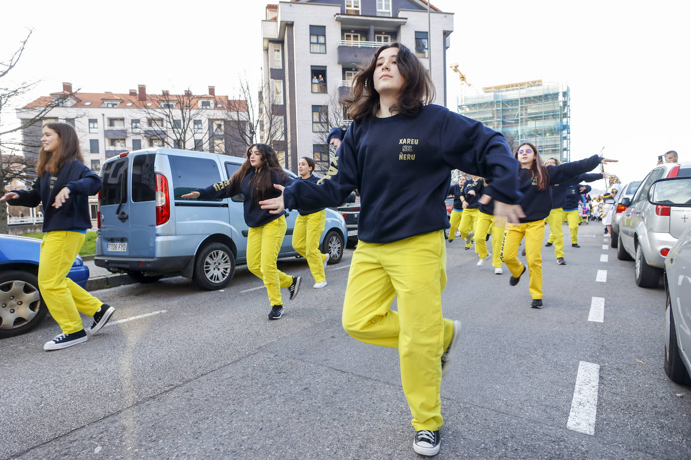 Fotos: Arte, superhéroes y reivindicación en el Antroxu de la zona oeste de Gijón