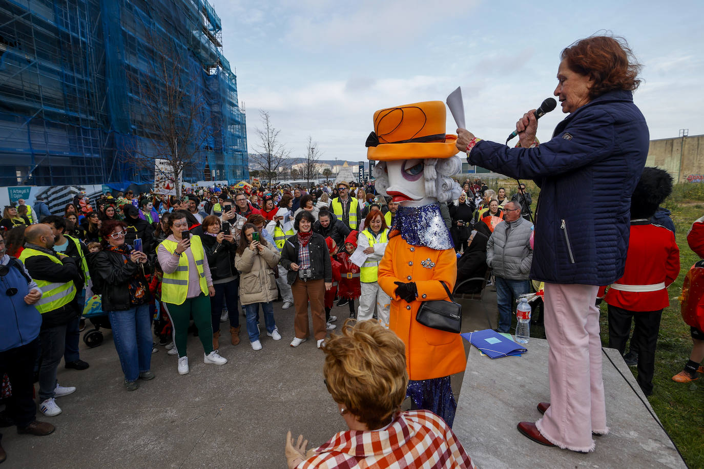 Fotos: Arte, superhéroes y reivindicación en el Antroxu de la zona oeste de Gijón