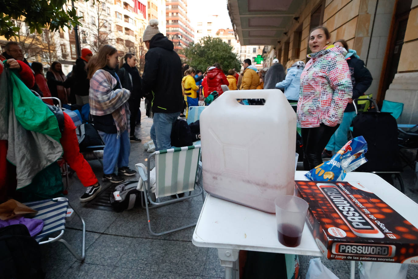 Fotos: Largas colas en el Jovellanos para disfrutar de las charangas