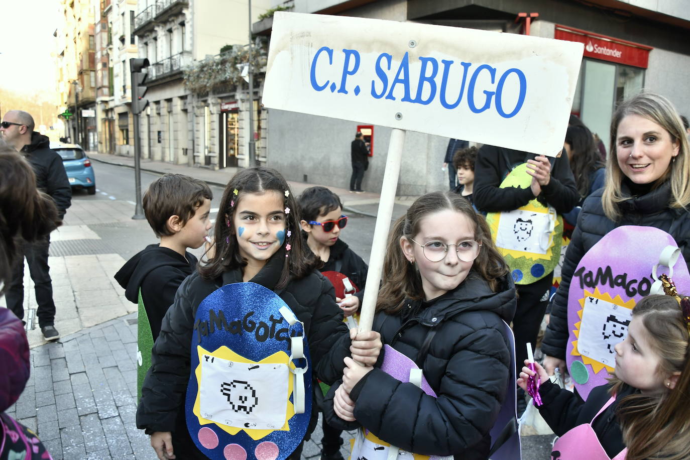 Fotos: Los escolinos devuelven a Avilés a los años noventa