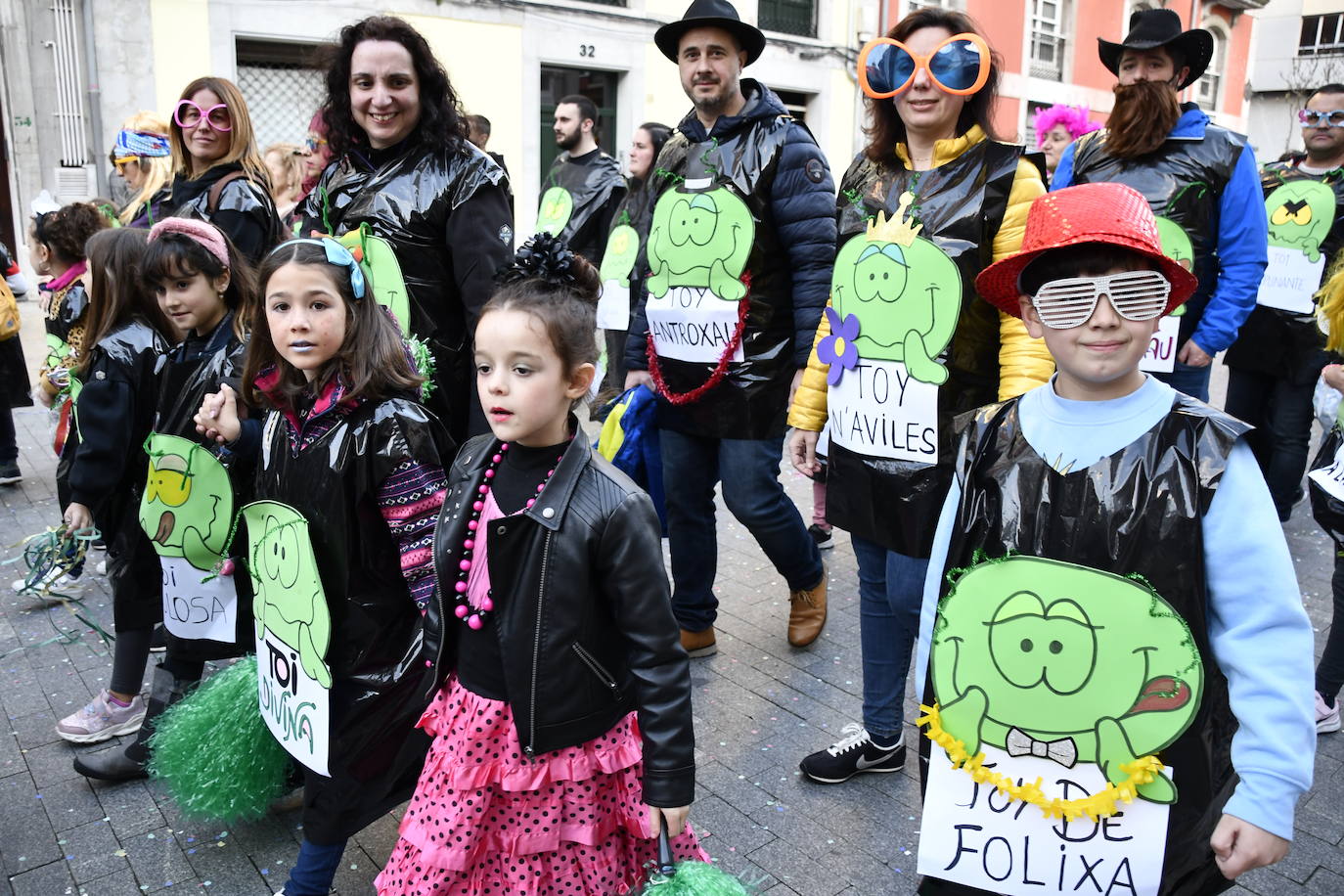 Fotos: Los escolinos devuelven a Avilés a los años noventa