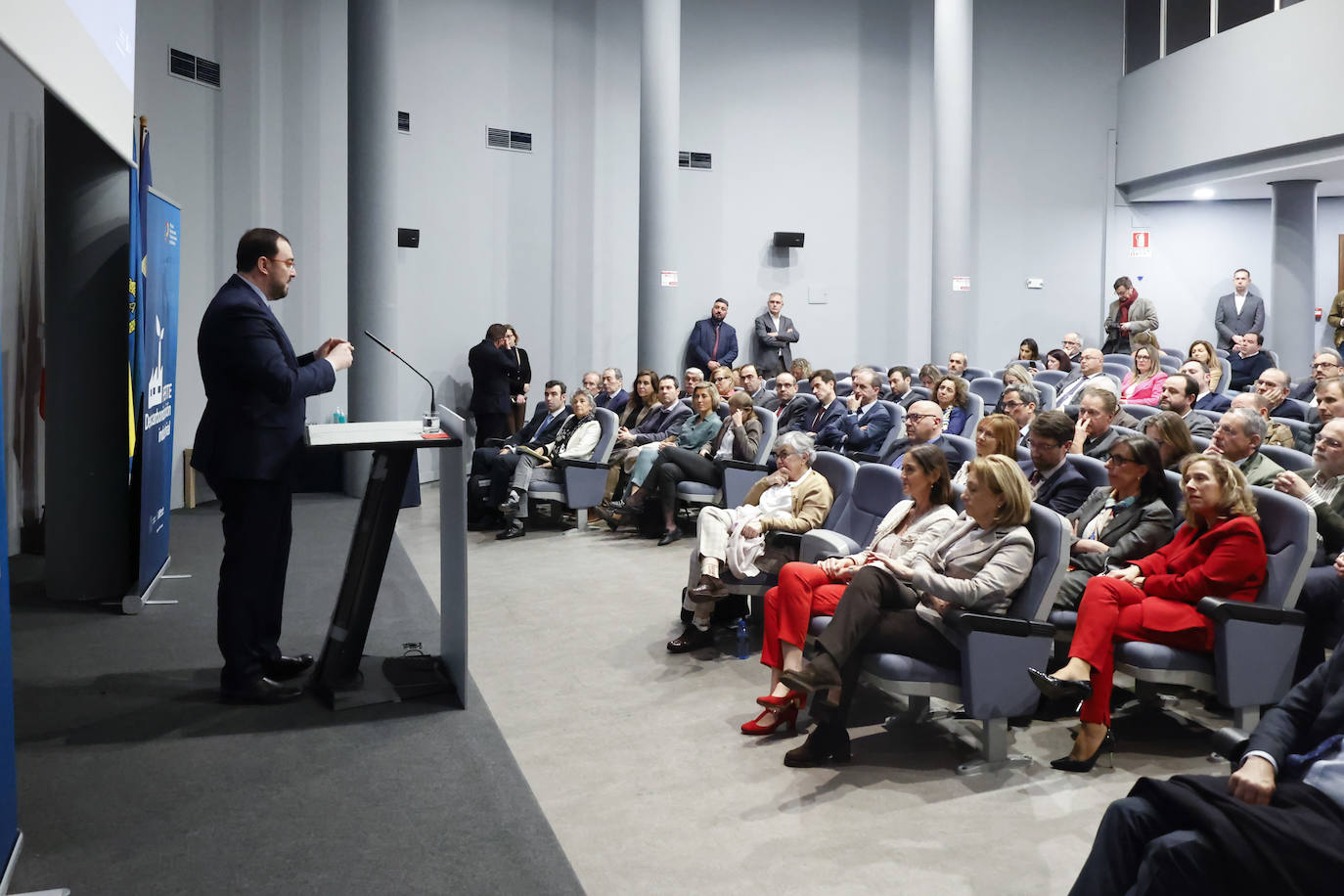 Fotos: La ministra de Industria, Reyes Maroto, presenta en Gijón el PERTE de la descarbonización