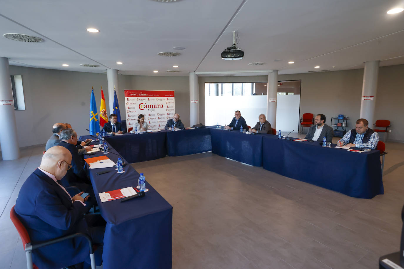 Fotos: La ministra de Industria, Reyes Maroto, presenta en Gijón el PERTE de la descarbonización