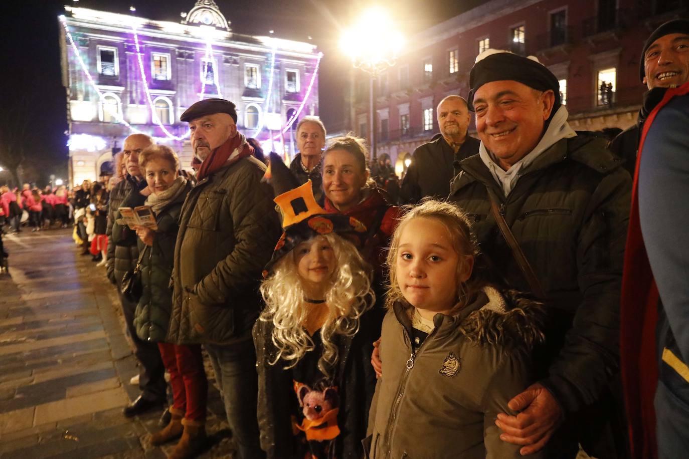 Fotos: Pasacalles, pregón y fiesta en el Antroxu de Gijón