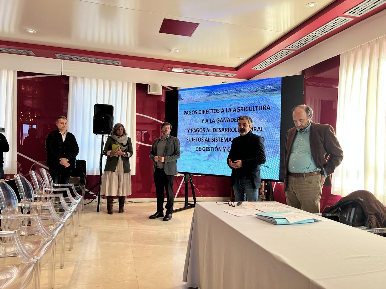 Rocío Huerta, Javier Nievas, Alejandro Calvo y José Carlos García durante la presentación de la jornada. 