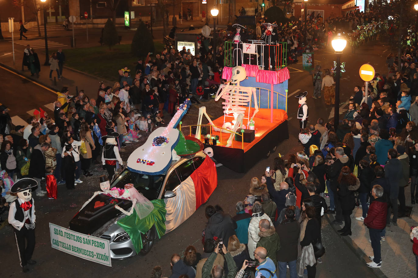 Fotos: Diversión por las calles de Gijón en el desfile del Antroxu