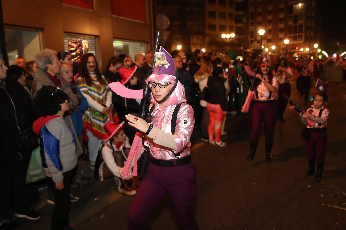 Fotos: Diversión por las calles de Gijón en el desfile del Antroxu