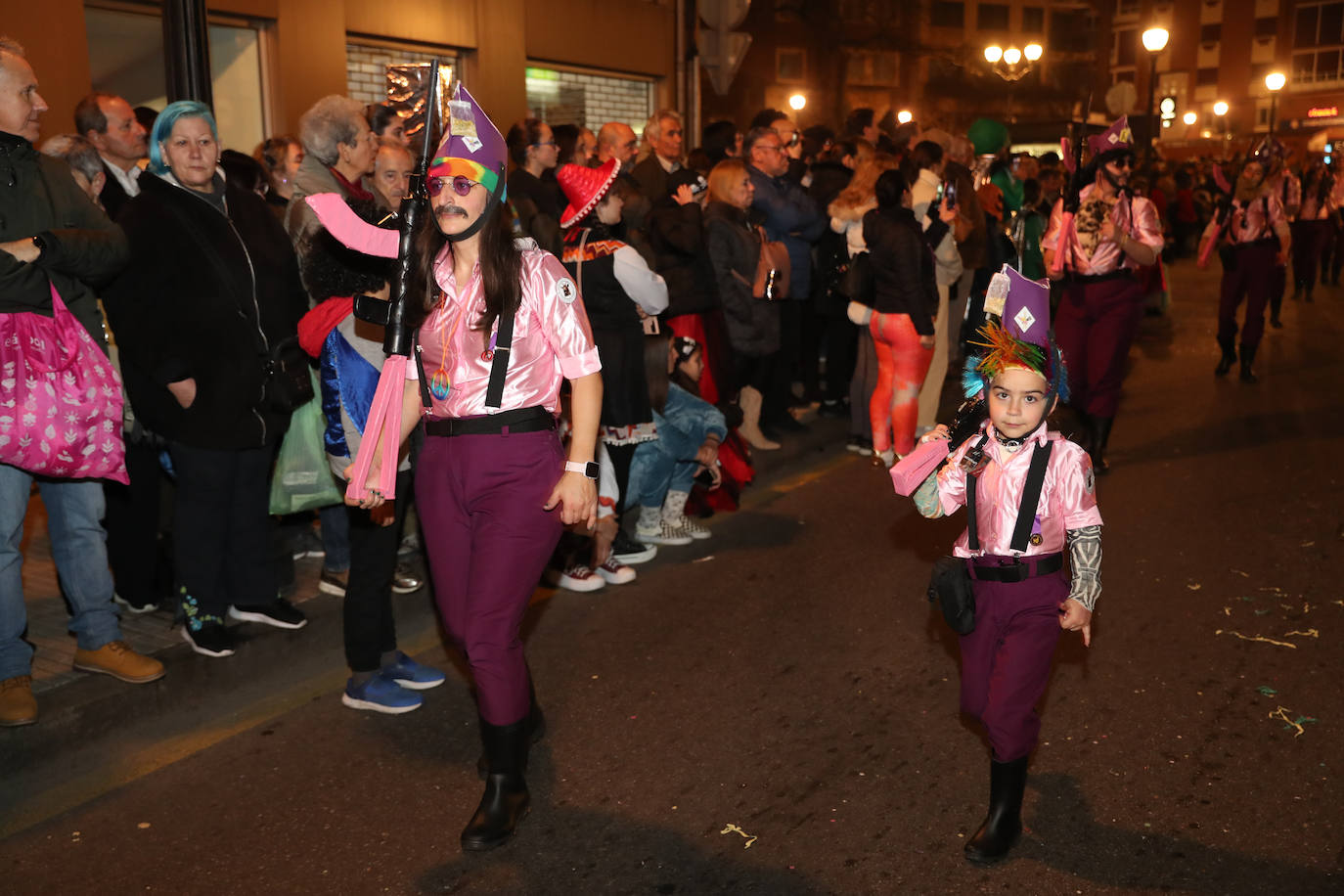 Fotos: Diversión por las calles de Gijón en el desfile del Antroxu