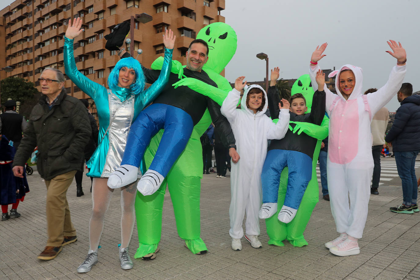 Fotos: Diversión por las calles de Gijón en el desfile del Antroxu