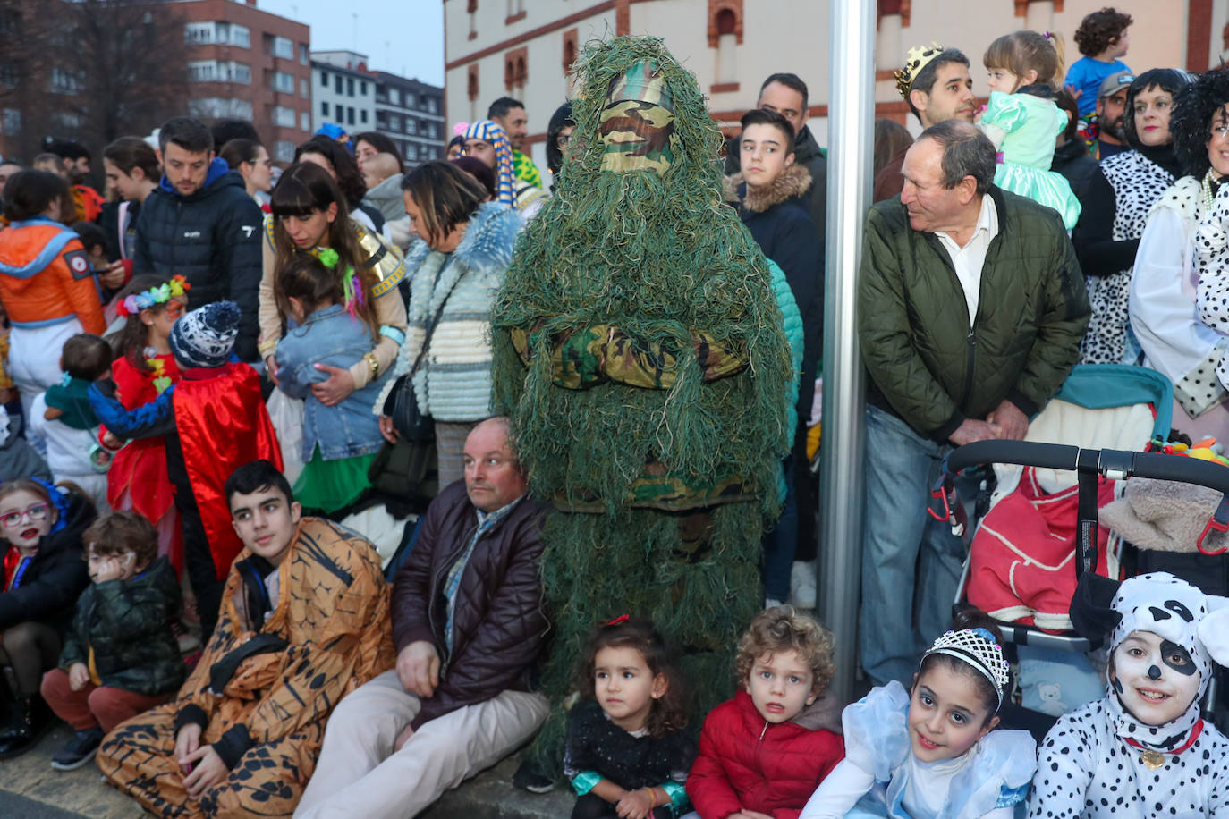 Fotos: Diversión por las calles de Gijón en el desfile del Antroxu