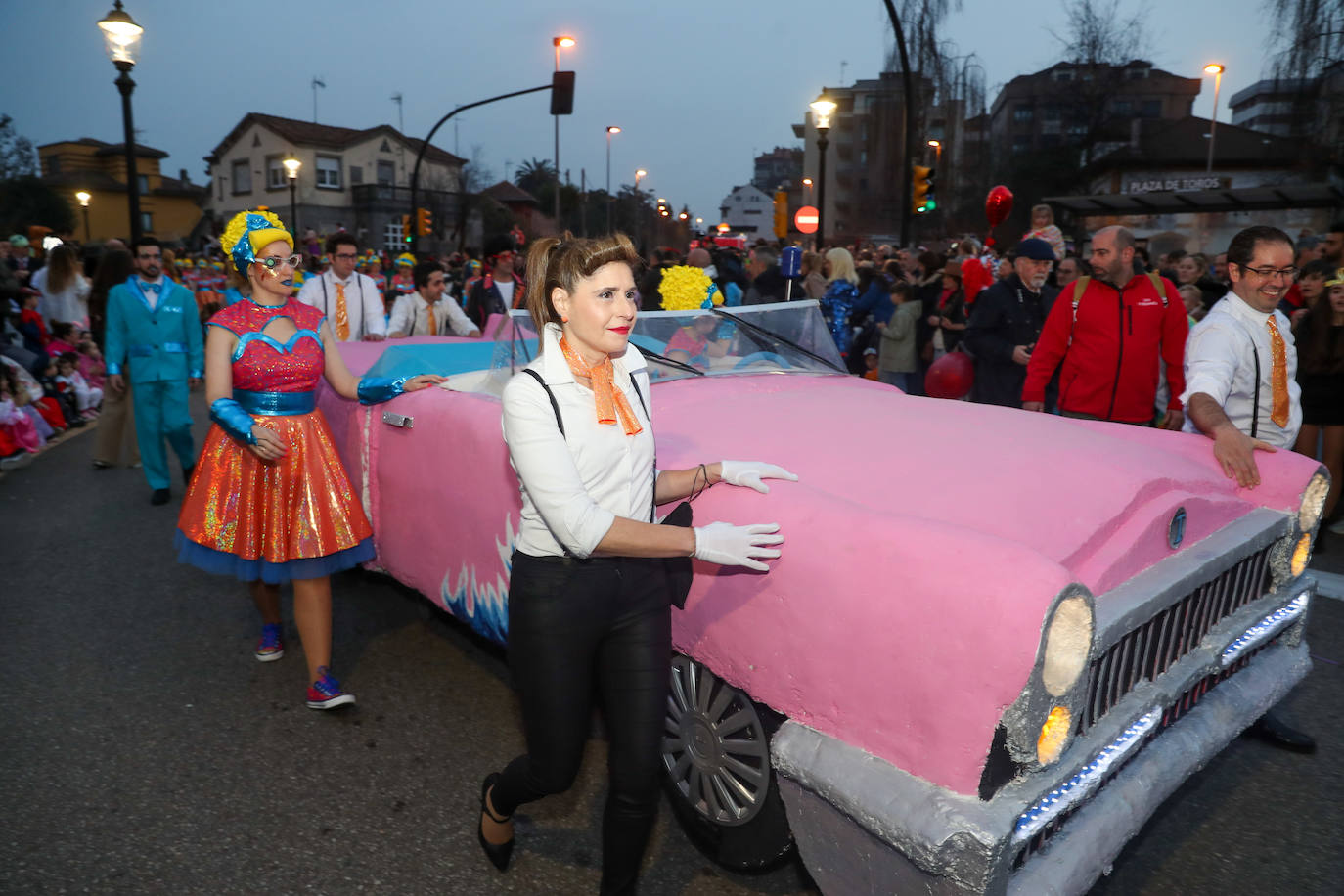 Fotos: Diversión por las calles de Gijón en el desfile del Antroxu