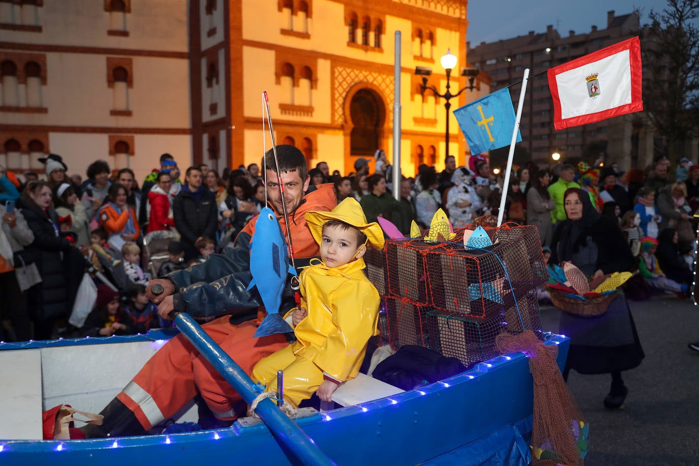 Fotos: Diversión por las calles de Gijón en el desfile del Antroxu