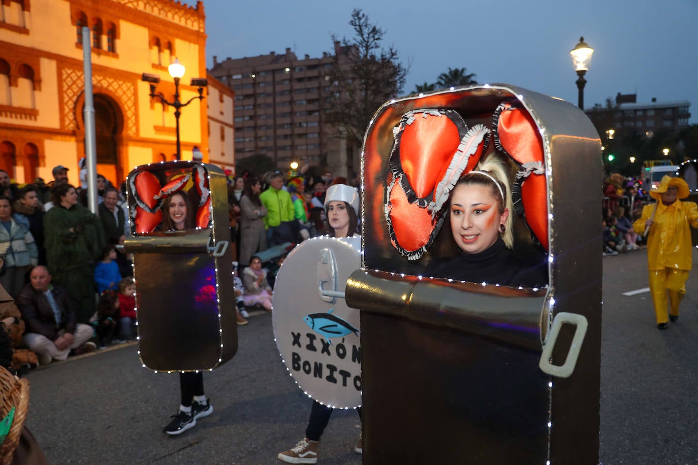 Fotos: Diversión por las calles de Gijón en el desfile del Antroxu