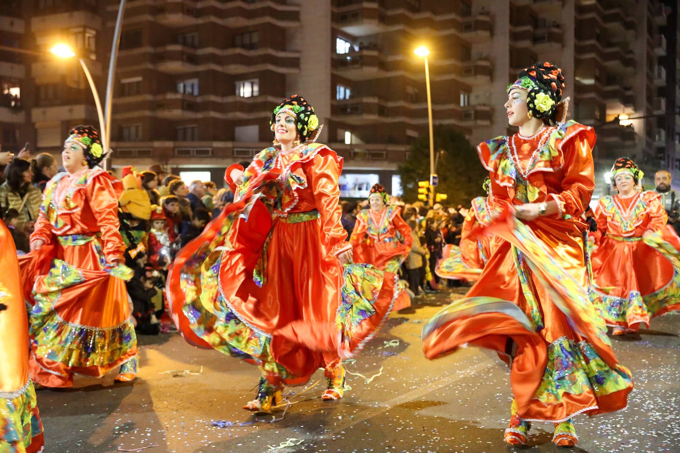 Fotos: Diversión por las calles de Gijón en el desfile del Antroxu