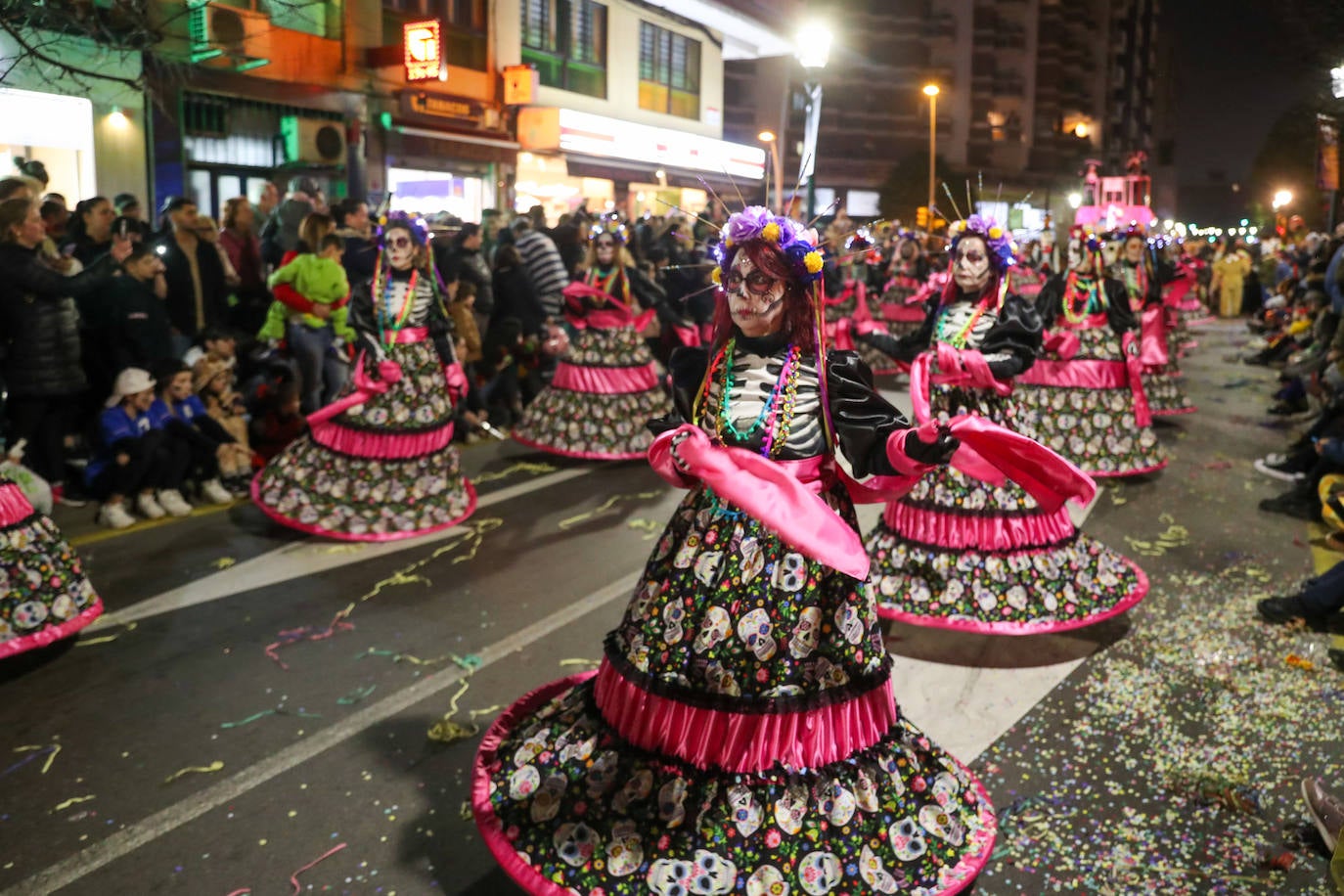 Fotos: Diversión por las calles de Gijón en el desfile del Antroxu