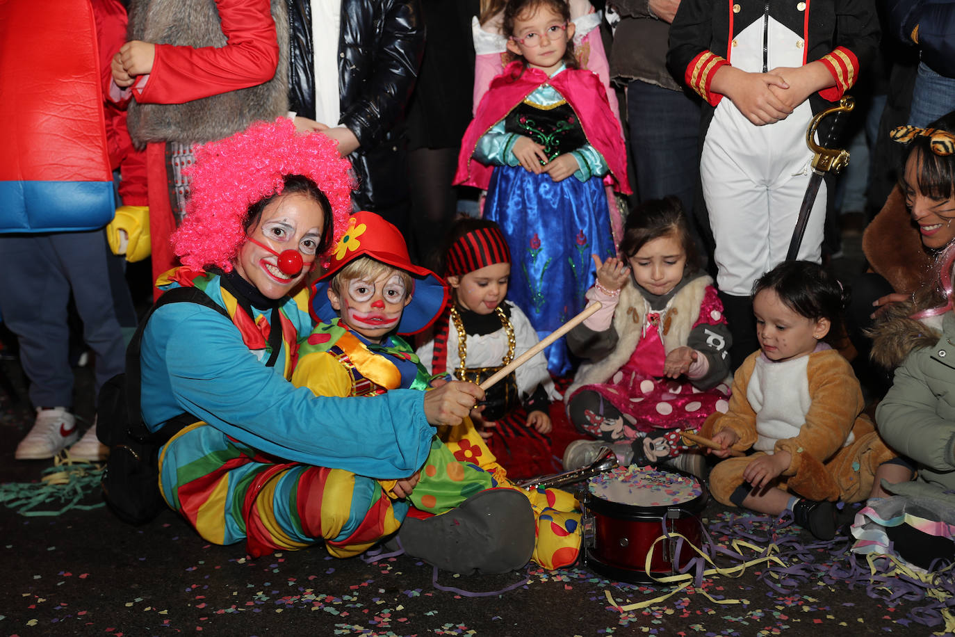 Fotos: Diversión por las calles de Gijón en el desfile del Antroxu