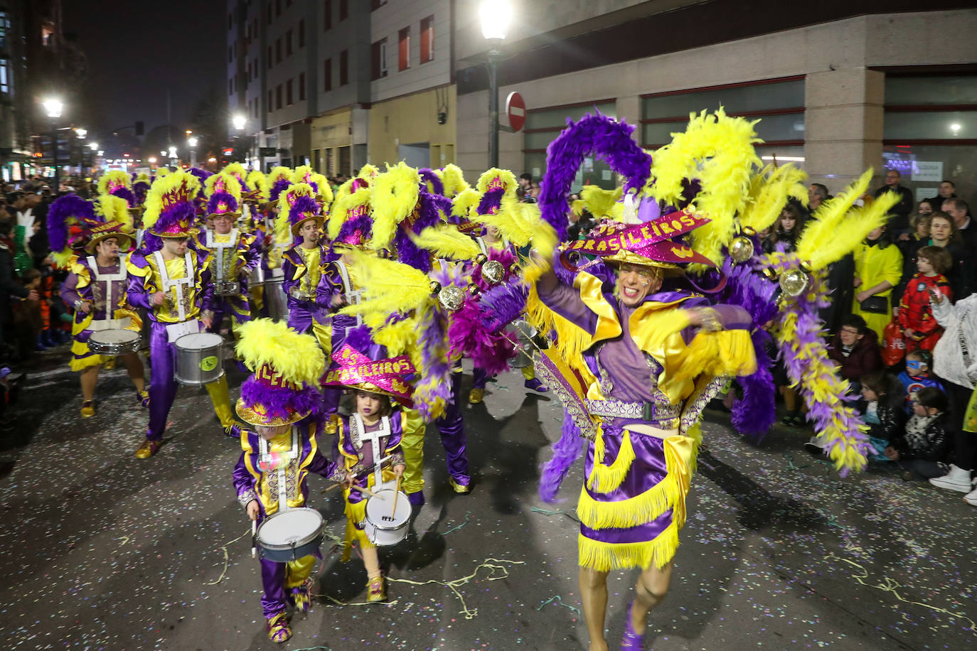 Fotos: Diversión por las calles de Gijón en el desfile del Antroxu