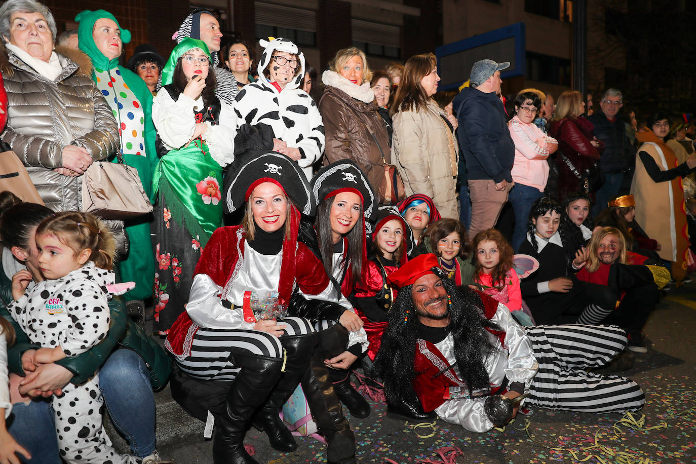 Fotos: Diversión por las calles de Gijón en el desfile del Antroxu