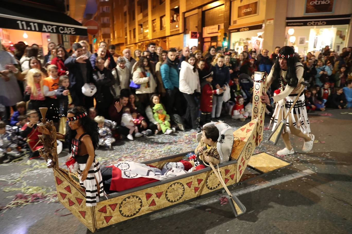 Fotos: Diversión por las calles de Gijón en el desfile del Antroxu