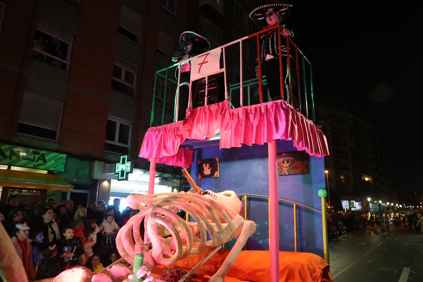 Fotos: Diversión por las calles de Gijón en el desfile del Antroxu