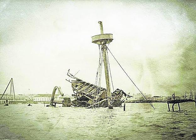 El pecio del 'Maine', en aguas de La Habana.