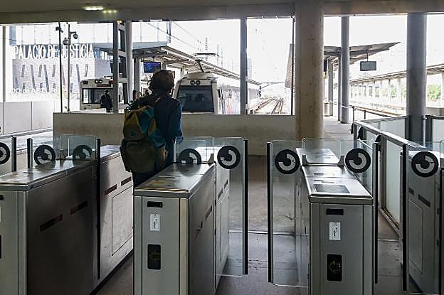 Transportes deberá destinar 7,8 millones al año para financiar los abonos gratuitos en Asturias