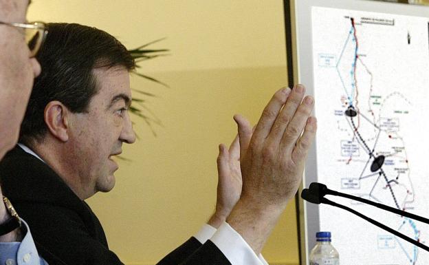 El Consejo de Ministros dio luz verde el 21 de febrero de 2003 y al día siguiente el ministro de Fomento presentó en Oviedo el proyecto. 