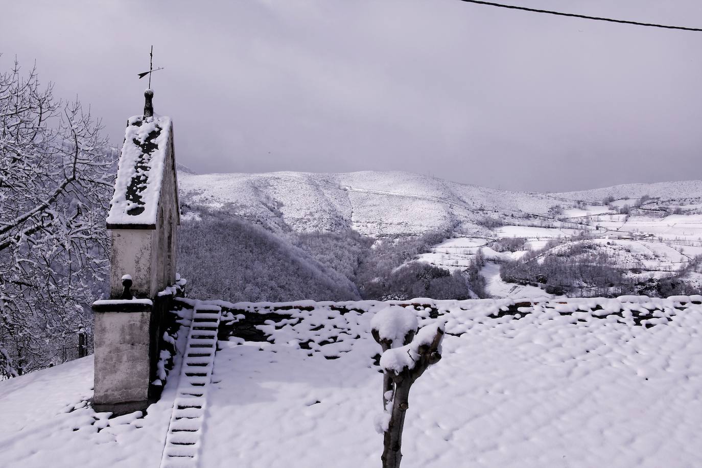 Fotos: Asturias, bajo el frío, la nieve y la lluvia