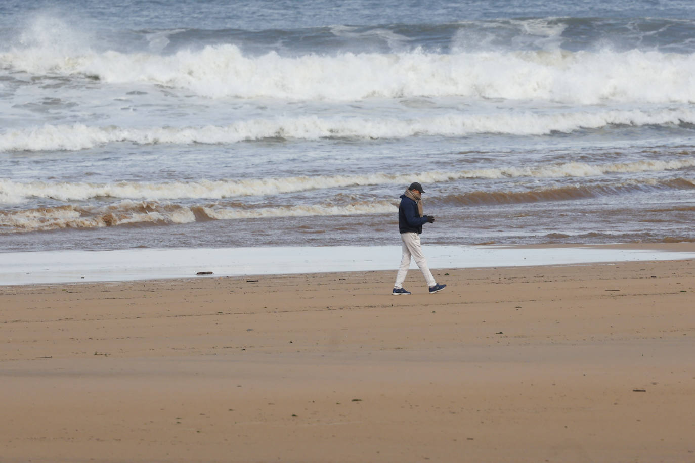 Fotos: Asturias, bajo el frío, la nieve y la lluvia