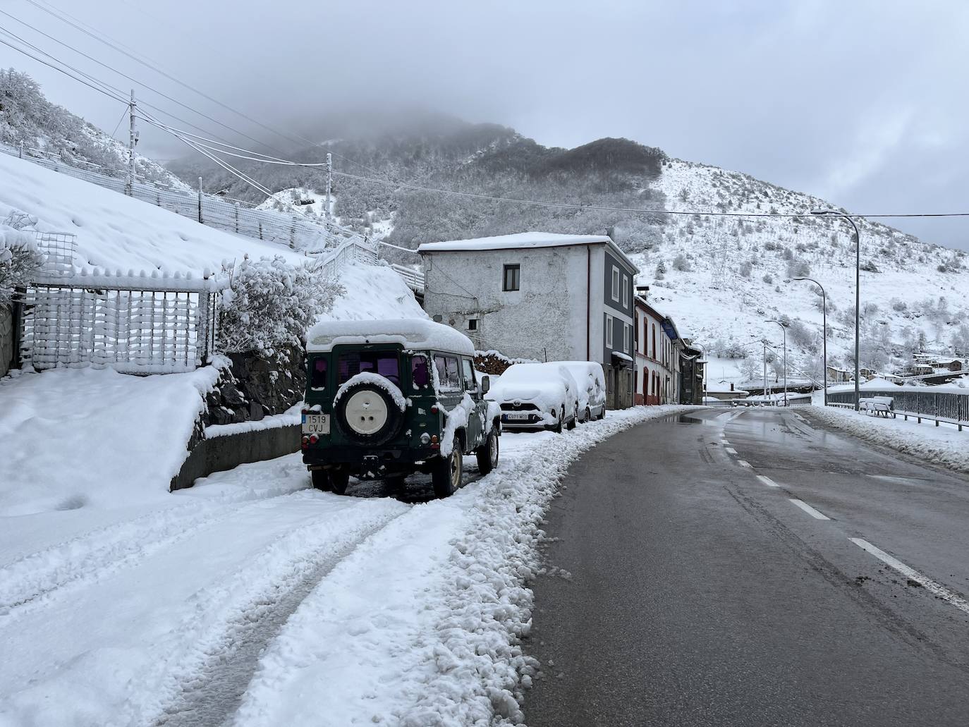 Fotos: Asturias, bajo el frío, la nieve y la lluvia