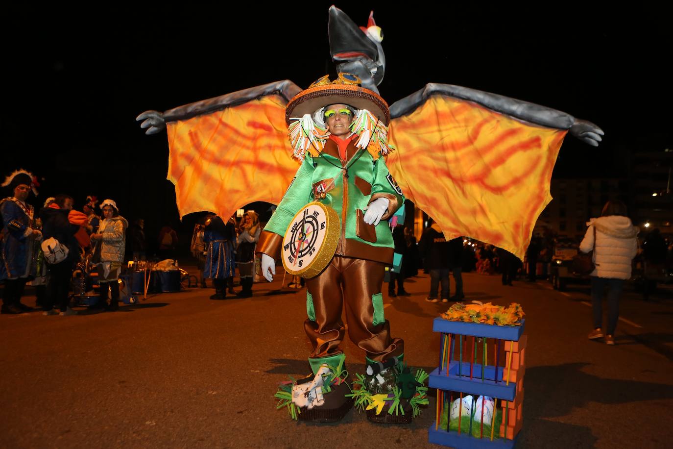 Fotos: Mieres vive «con mucha alegría» su Gran Antroxu con el desfile de grupos por las calles