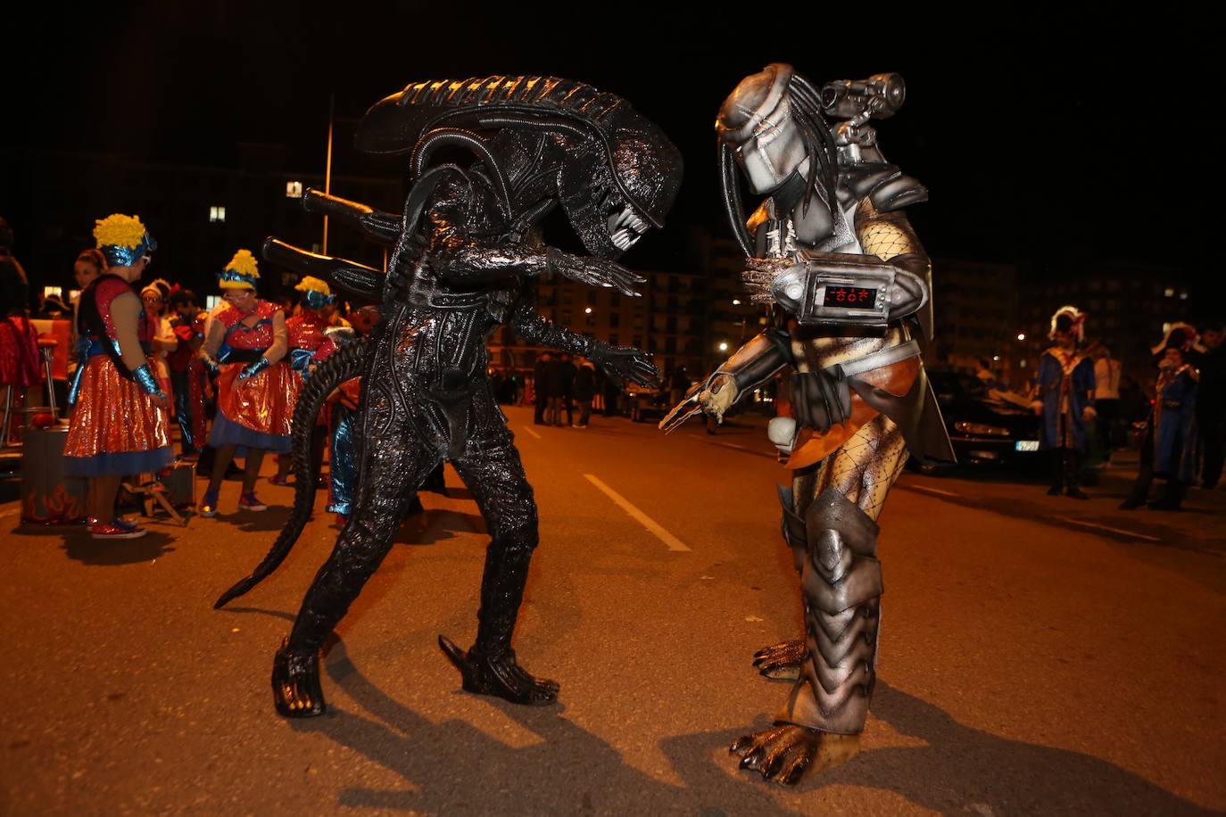 Fotos: Mieres vive «con mucha alegría» su Gran Antroxu con el desfile de grupos por las calles