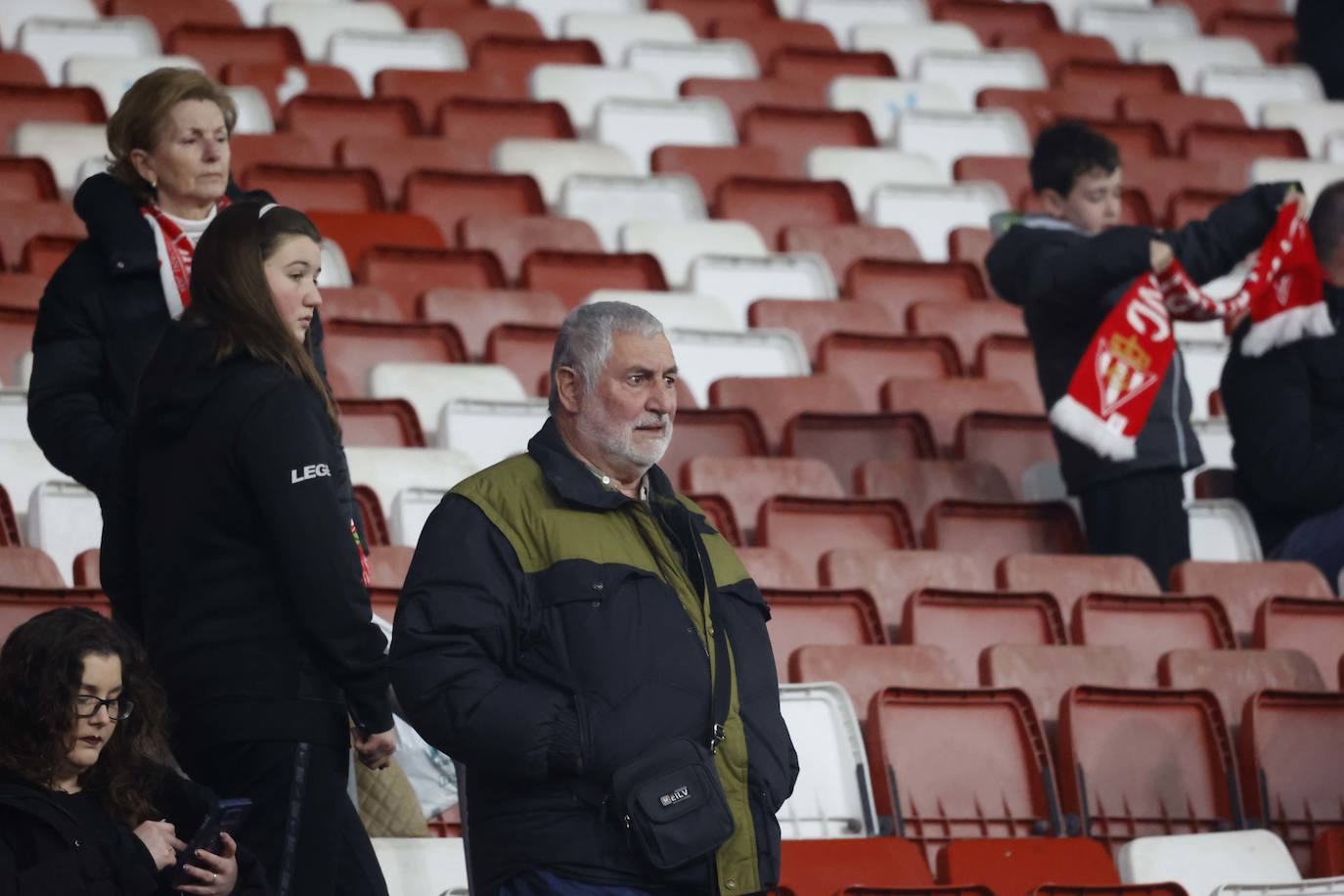 Fotos: ¿Estuviste en el Sporting - Tenerife? ¡Búscate!