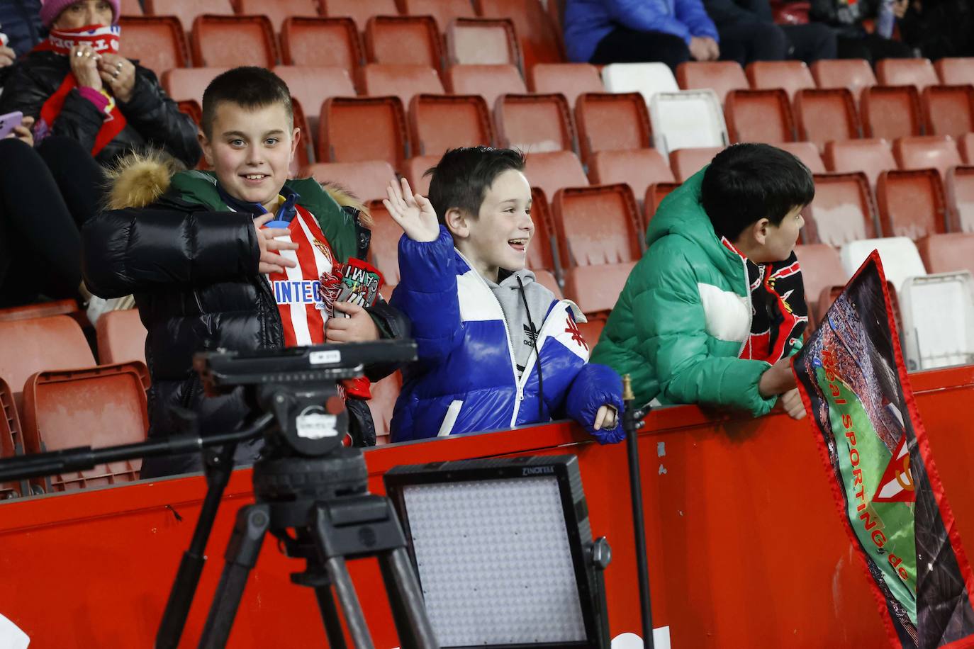 Fotos: ¿Estuviste en el Sporting - Tenerife? ¡Búscate!