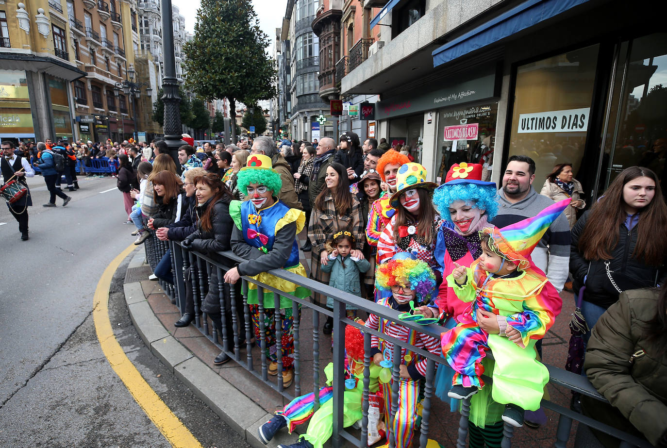 Fotos: Derroche de color y diversión en el carnaval de Oviedo