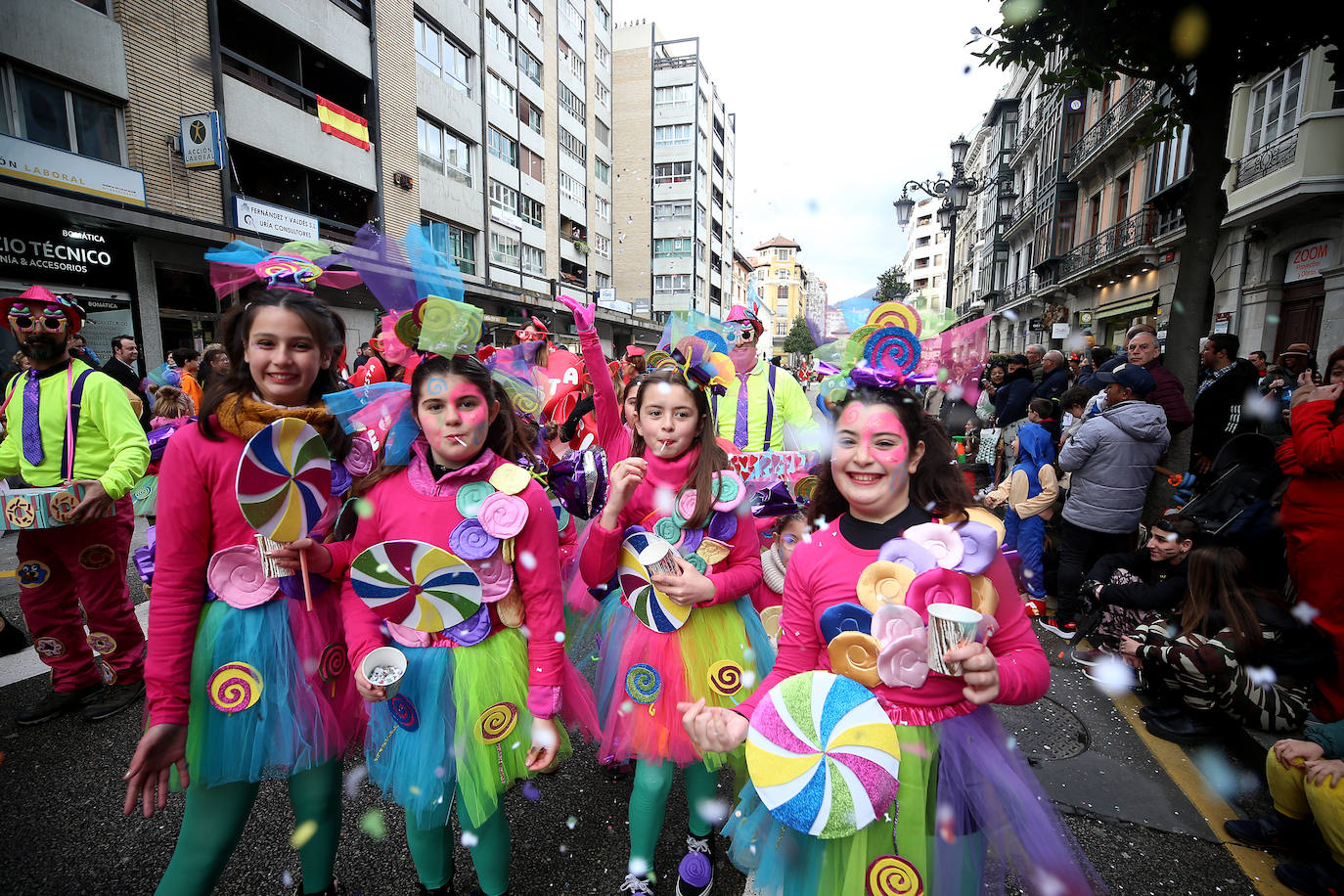 Fotos: Derroche de color y diversión en el carnaval de Oviedo