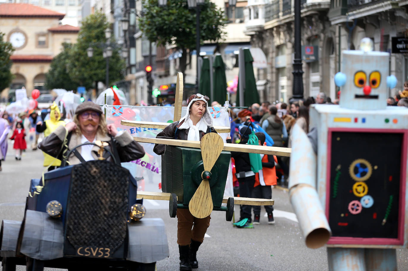 Fotos: Derroche de color y diversión en el carnaval de Oviedo