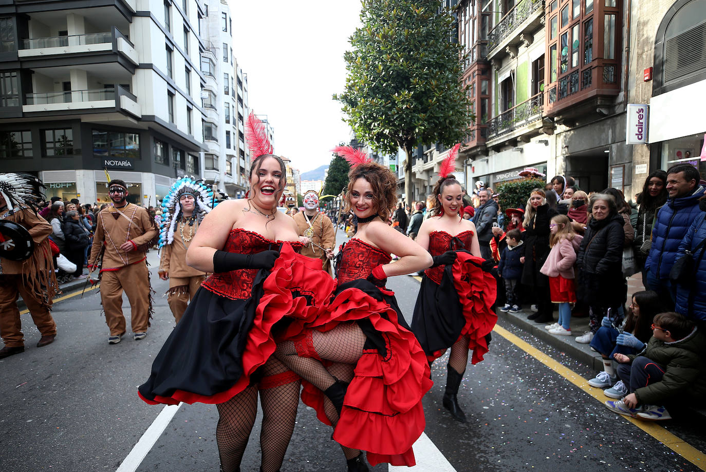 Fotos: Derroche de color y diversión en el carnaval de Oviedo