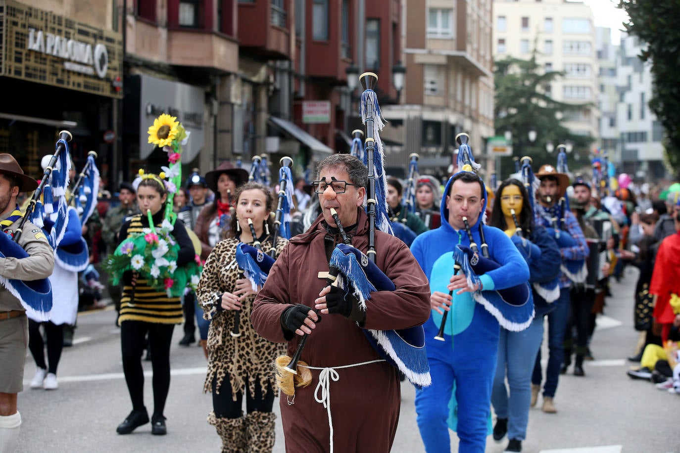 Fotos: Derroche de color y diversión en el carnaval de Oviedo