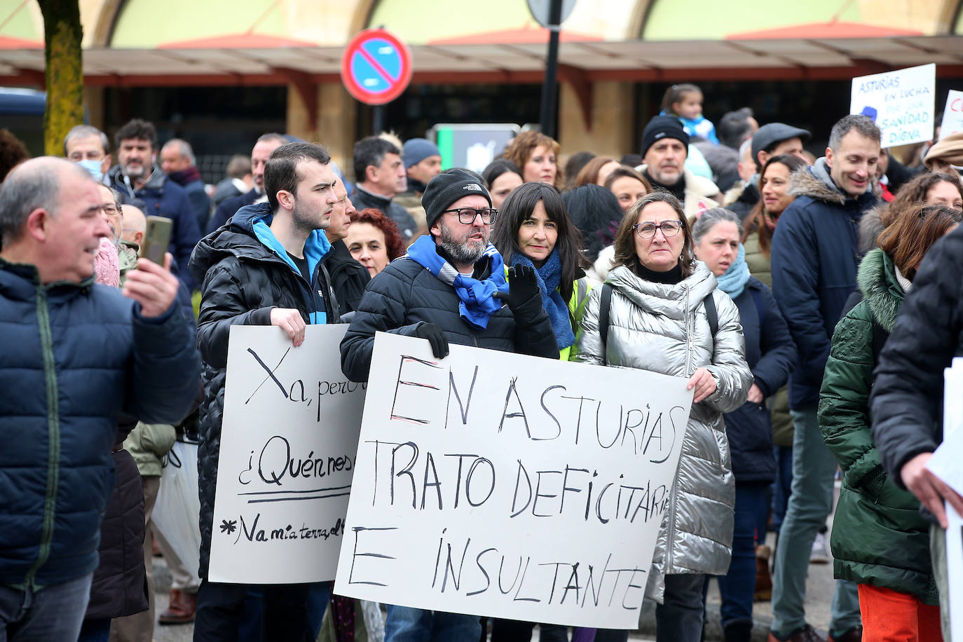 Fotos: Miles de sanitarios asturianos salen a la calle para protestar por sus condiciones laborales