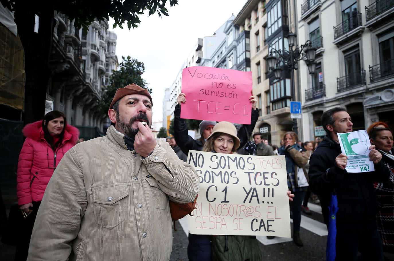 Fotos: Miles de sanitarios asturianos salen a la calle para protestar por sus condiciones laborales