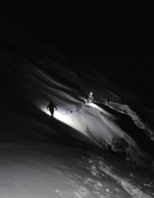 Imagen secundaria 2 - Complicado rescate entre la niebla en los Picos de Europa: dos asturianos llevaban atrapados desde el sábado tras sufrir una caída